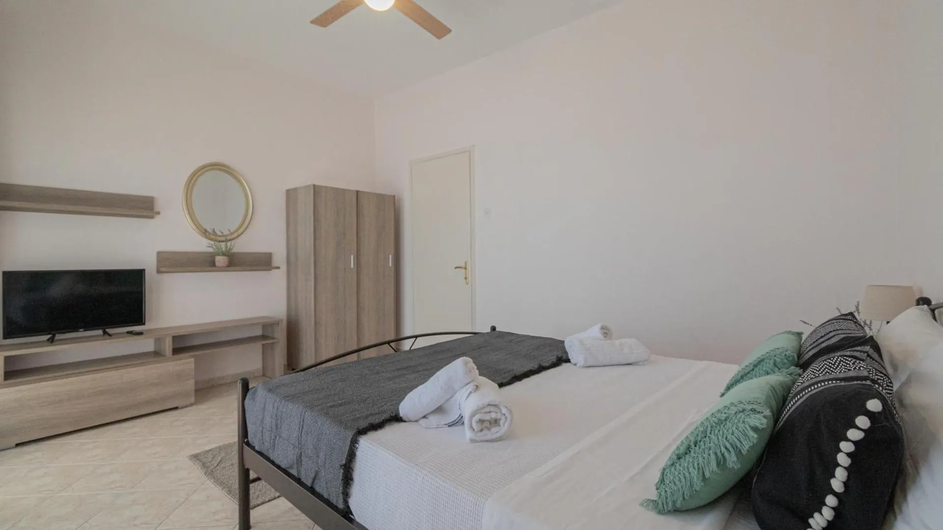 Melmare Apartments By Rentalspro - Nea Moudania Halkidiki